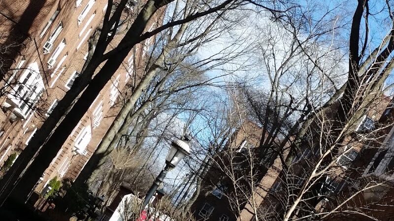 Wallenberg Square - Richmond Hill, NY