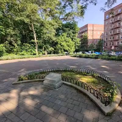 Wallenberg Square - Richmond Hill, NY