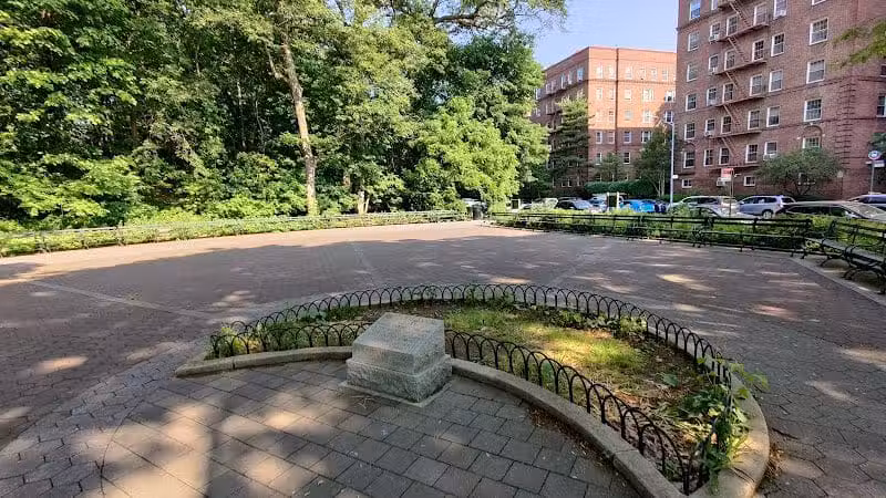 Wallenberg Square - Richmond Hill, NY