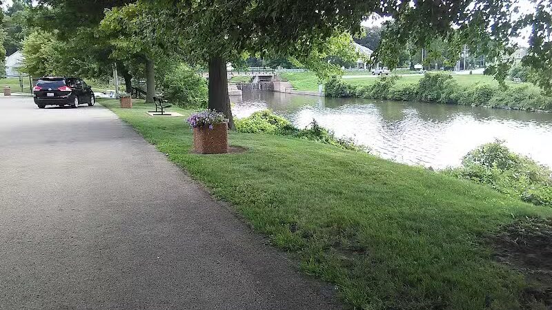 Hennepin Canal Feeder Bike Trail - Rock Falls, IL