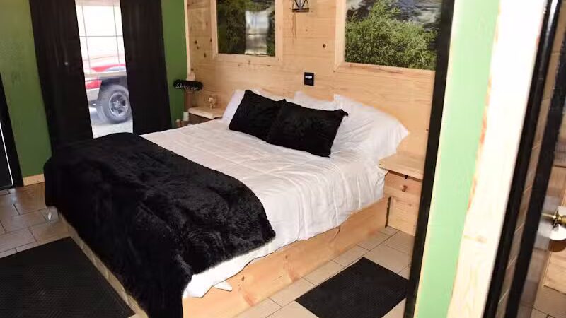 Rock Port Cabins - Rock Port, MO