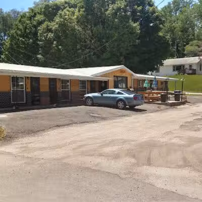 Rock Port Cabins - Rock Port, MO
