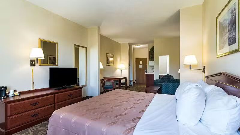 Quality Inn & Suites Schoharie near Howe Caverns - Schoharie, NY