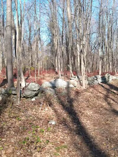 Fifty-Foot Cliff Preserve Trailhead - Storrs, CT