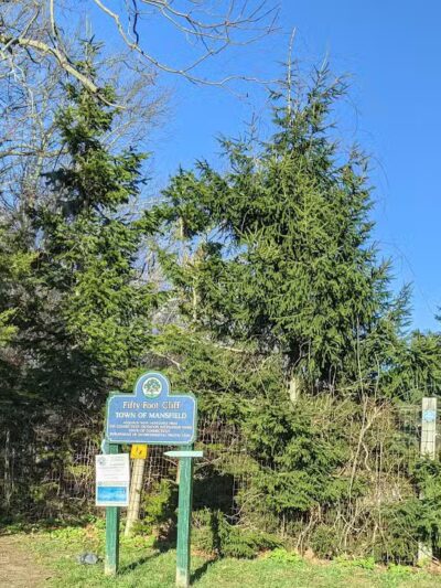 Fifty-Foot Cliff Preserve Trailhead - Storrs, CT