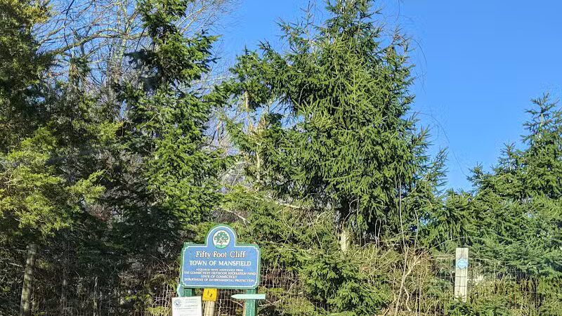 Fifty-Foot Cliff Preserve Trailhead - Storrs, CT
