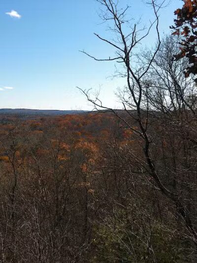 Fifty-Foot Cliff Preserve Trailhead - Storrs, CT