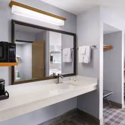 AmericInn by Wyndham Stuart - Stuart, IA