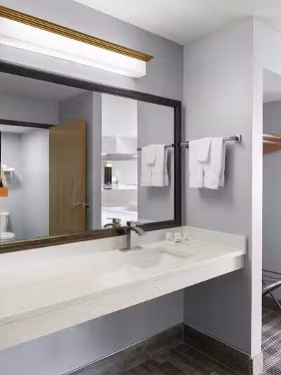 AmericInn by Wyndham Stuart - Stuart, IA