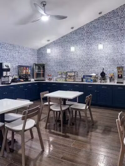 AmericInn by Wyndham Stuart - Stuart, IA