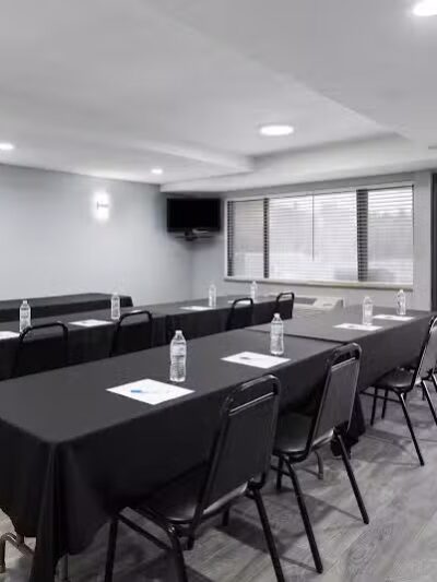 AmericInn by Wyndham Stuart - Stuart, IA