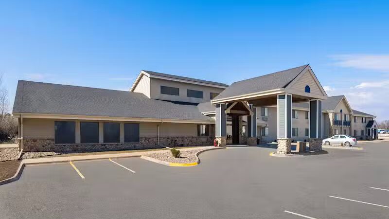 AmericInn by Wyndham Stuart - Stuart, IA