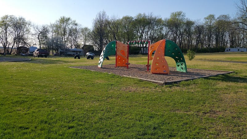 Evening Star Camping Resort - Topeka, IL