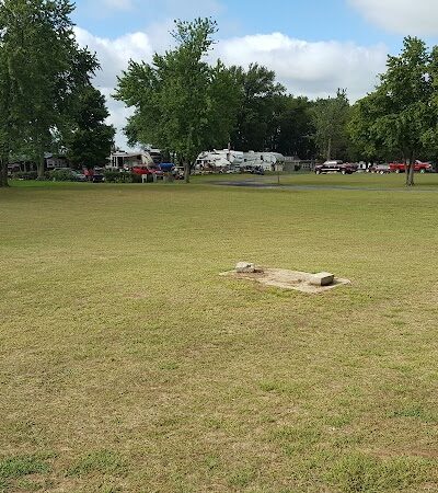 Evening Star Camping Resort - Topeka, IL