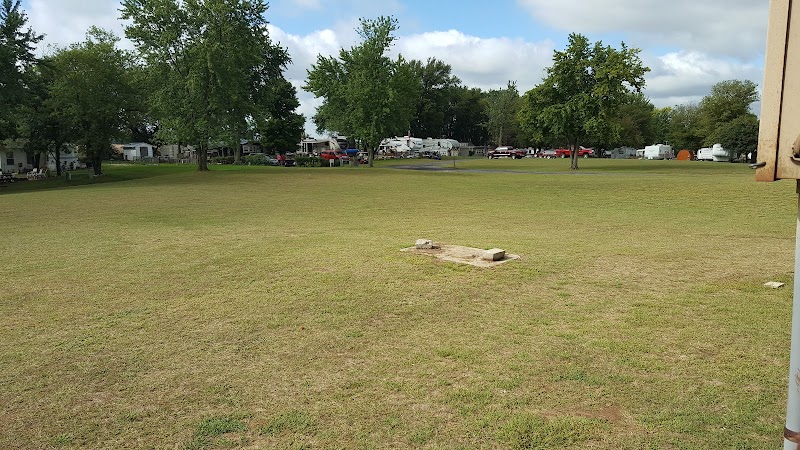 Evening Star Camping Resort - Topeka, IL