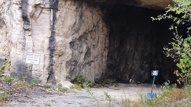 Salt Lick Point and Water Reserve Trailhead - Valmeyer, IL