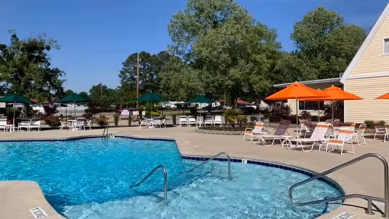 Fayetteville RV Resort & Cottages - Wade, NC