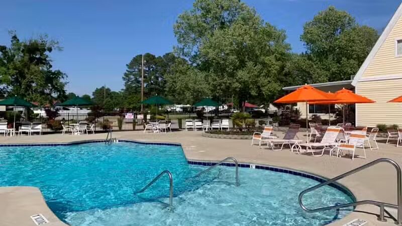 Fayetteville RV Resort & Cottages - Wade, NC