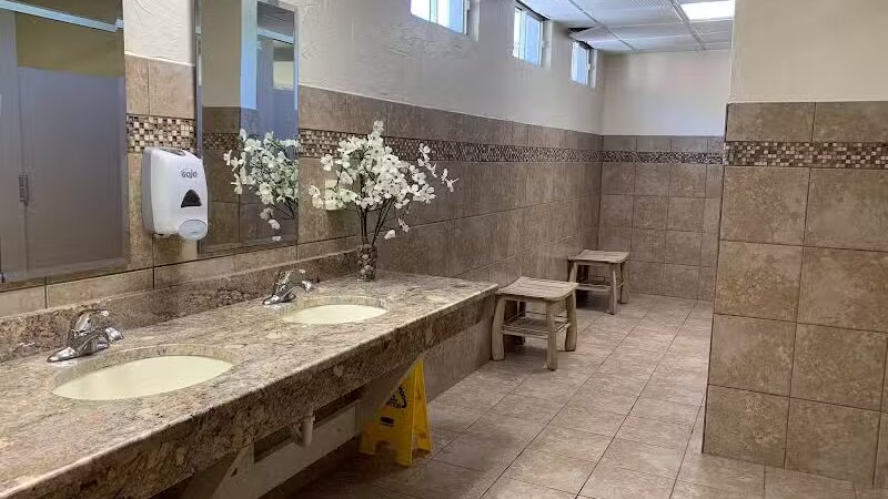 Fayetteville RV Resort & Cottages - Wade, NC