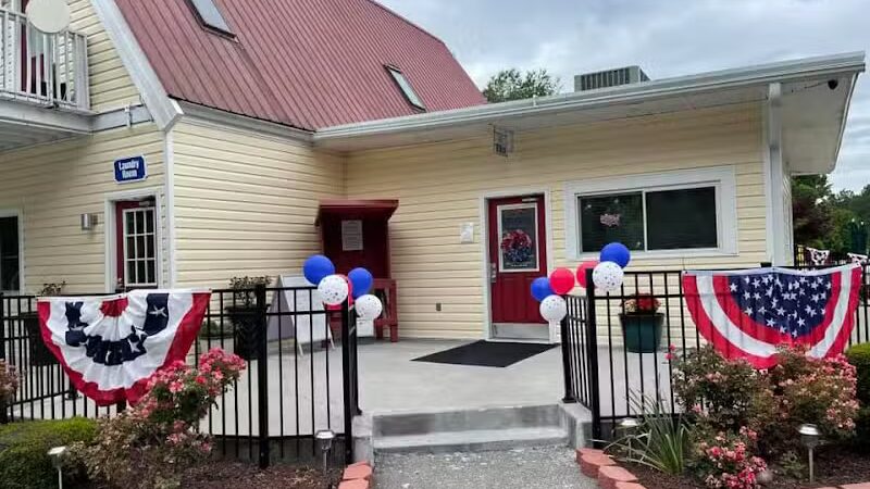 Fayetteville RV Resort & Cottages - Wade, NC