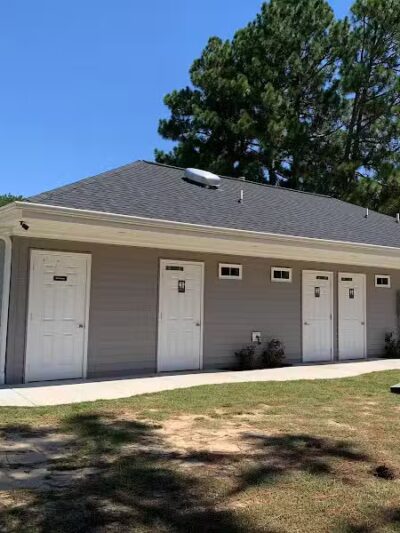 Fayetteville RV Resort & Cottages - Wade, NC