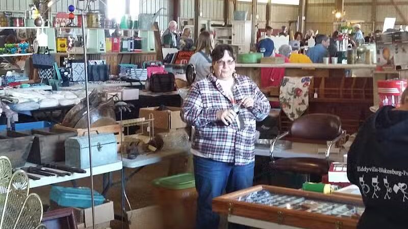 What Cheer Flea Market - What Cheer, IA