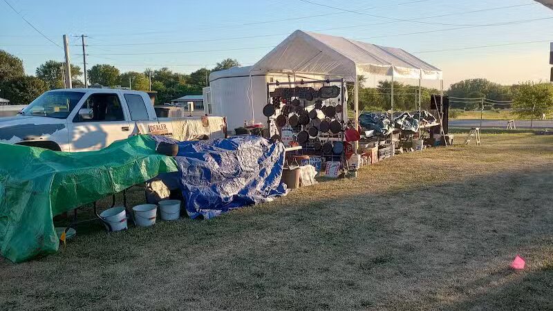 What Cheer Flea Market - What Cheer, IA