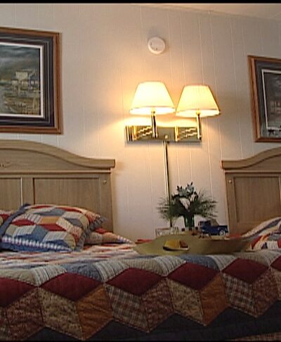 Oak Park Inn - Whitehall, WI