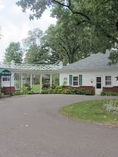 Oak Park Inn - Whitehall, WI