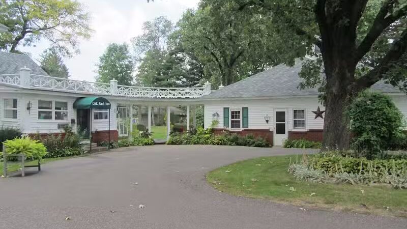 Oak Park Inn - Whitehall, WI