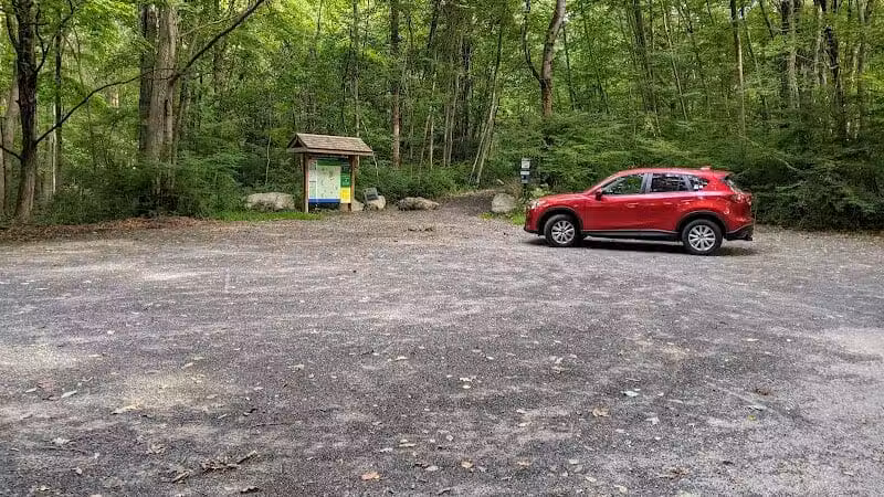 Norwalk River Valley Trail - North Parking - Wilton, CT