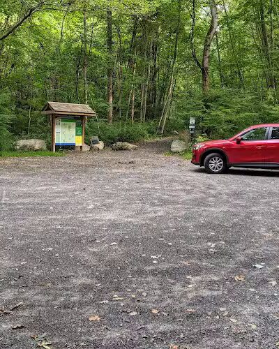 Norwalk River Valley Trail - North Parking - Wilton, CT