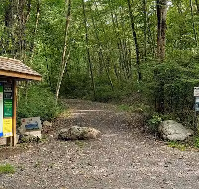 Norwalk River Valley Trail - North Parking - Wilton, CT