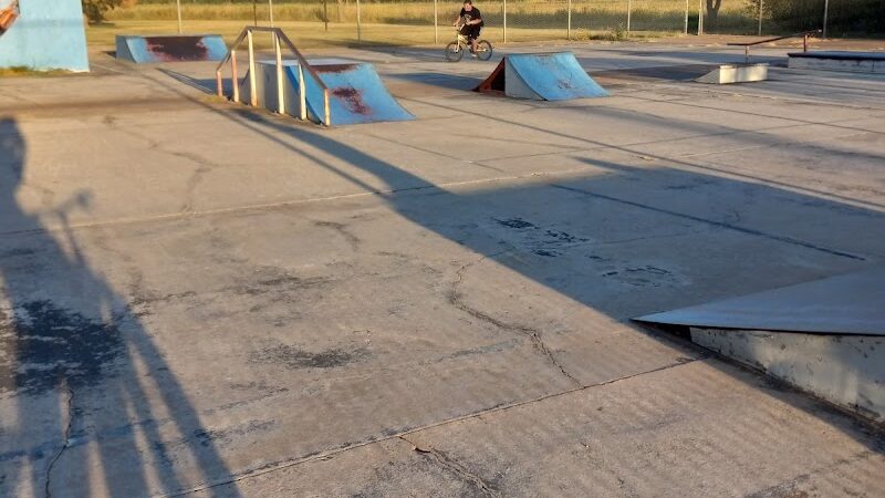 Bailey's Barking Dog Park - Winfield, KS