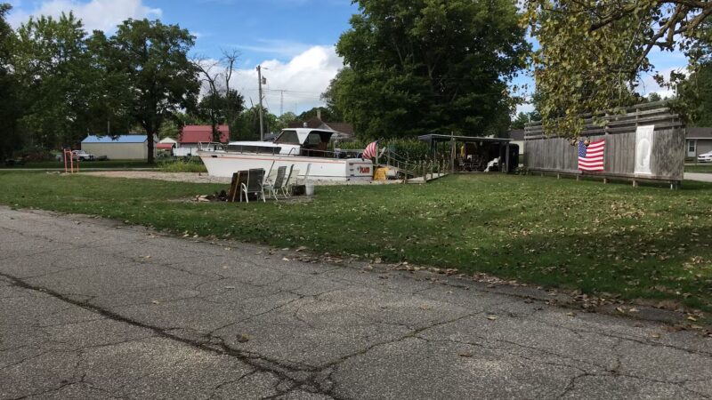 Rock Lake Party Barge - Earl Park, IN
