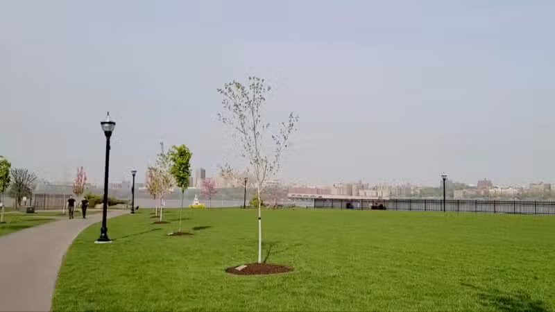 Veterans Field Park - Edgewater, NJ