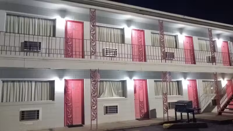 Relax Inn - Edwards, MS