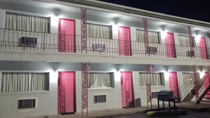 Relax Inn - Edwards, MS