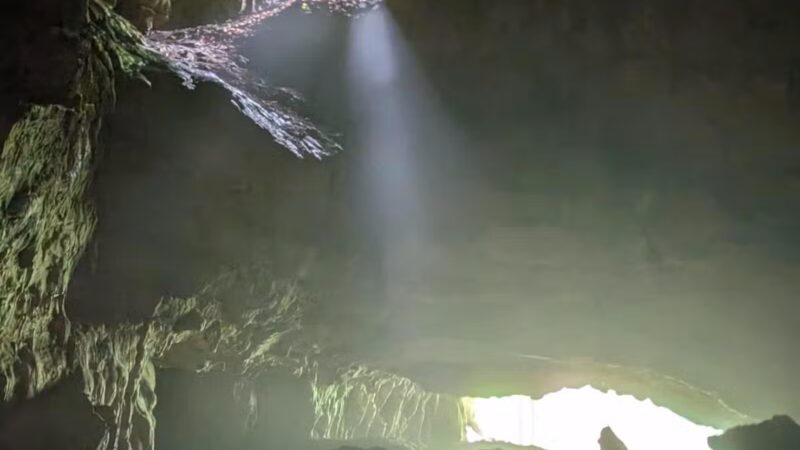 Trailhead to Skylight Cave - Ewing, VA