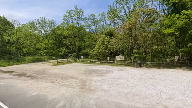 Makamah Nature Preserve Parking - Fort Salonga, NY