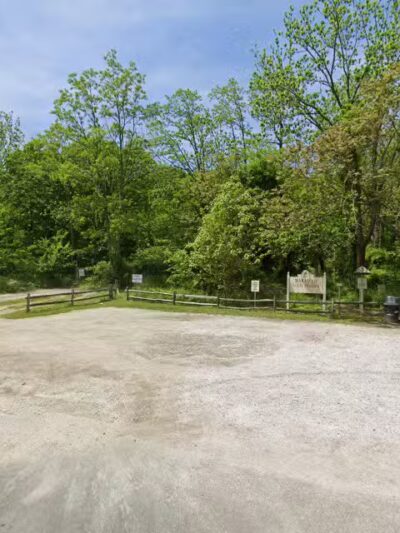 Makamah Nature Preserve Parking - Fort Salonga, NY