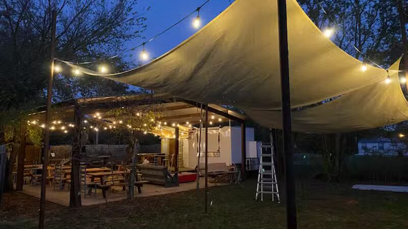 3B Beers, Brats, and Burgers - Glen Rose, TX