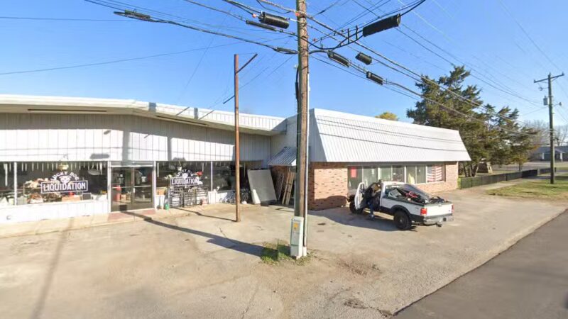 Lucky Dog Liquidation - Hohenwald, TN