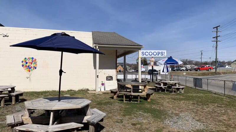 Scoops Ice Cream - Altavista, VA