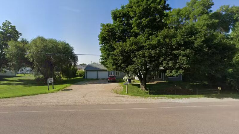 Dogs Inn - Armstrong, IA