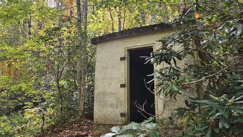 Roaring Fork Falls Trailhead - Burnsville, NC