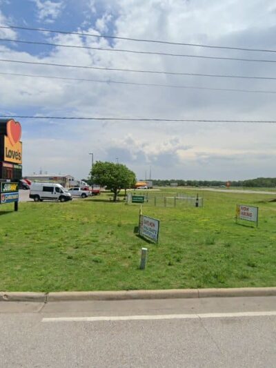 Dog Park at Love's Travel Stops - Calera, OK