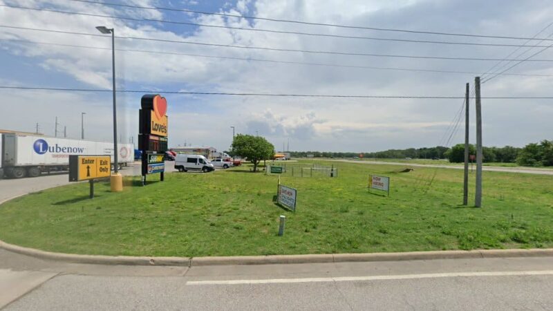 Dog Park at Love's Travel Stops - Calera, OK