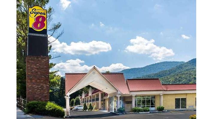 Super 8 by Wyndham Caryville TN - Caryville, TN