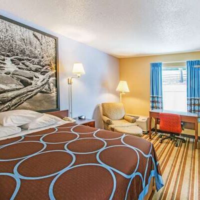 Super 8 by Wyndham Caryville TN - Caryville, TN